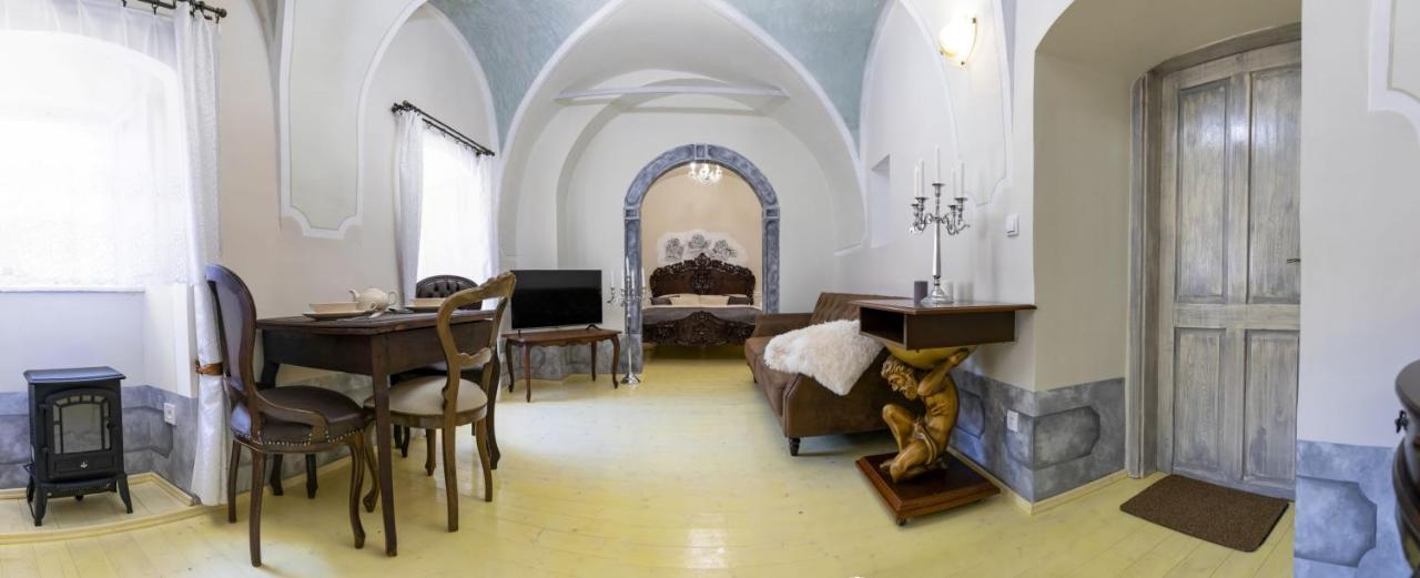 Apartman Charlotte V Dome So Studnou Na Streche Banská Štiavnica Eksteriør billede