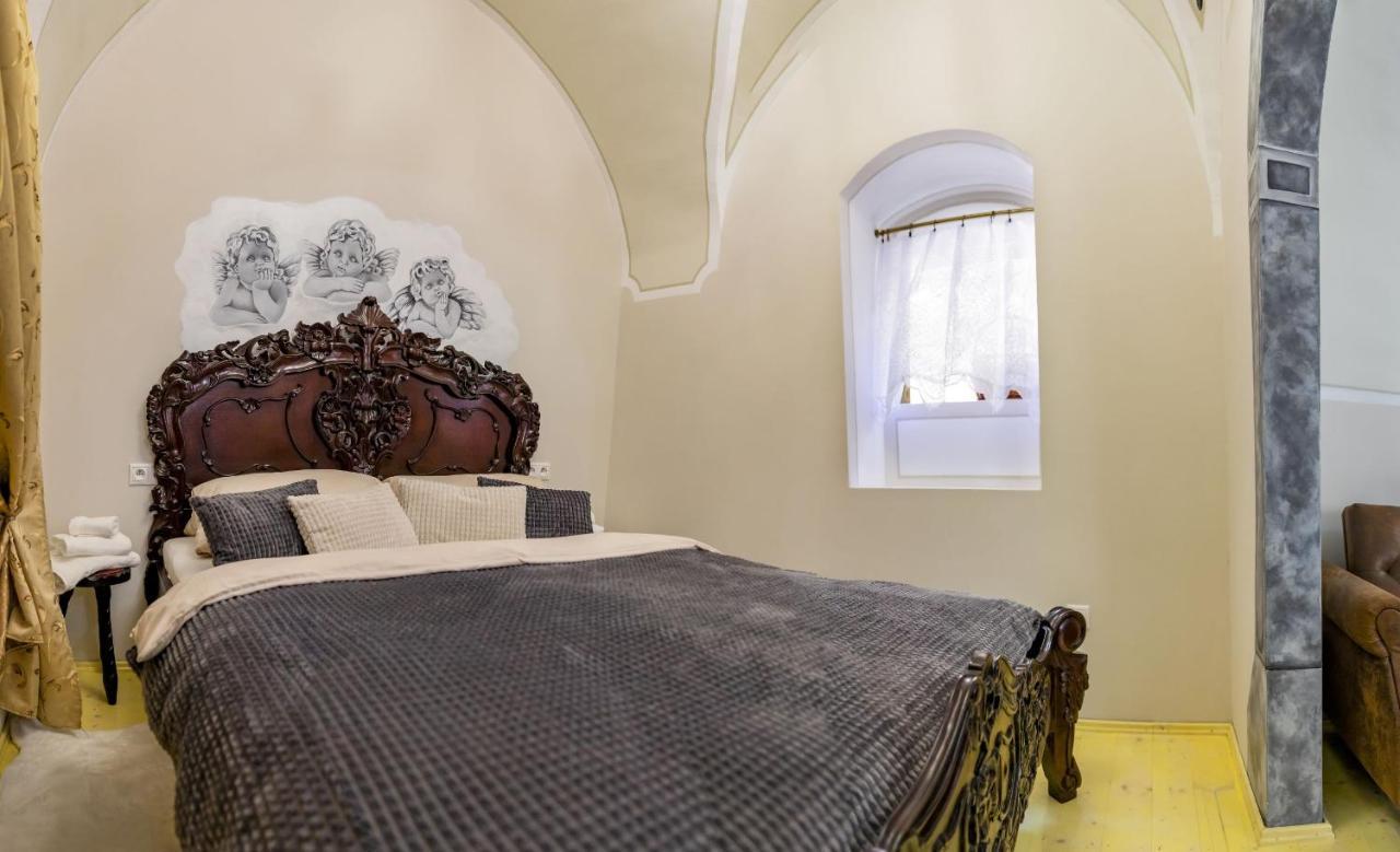 Apartman Charlotte V Dome So Studnou Na Streche Banská Štiavnica Eksteriør billede