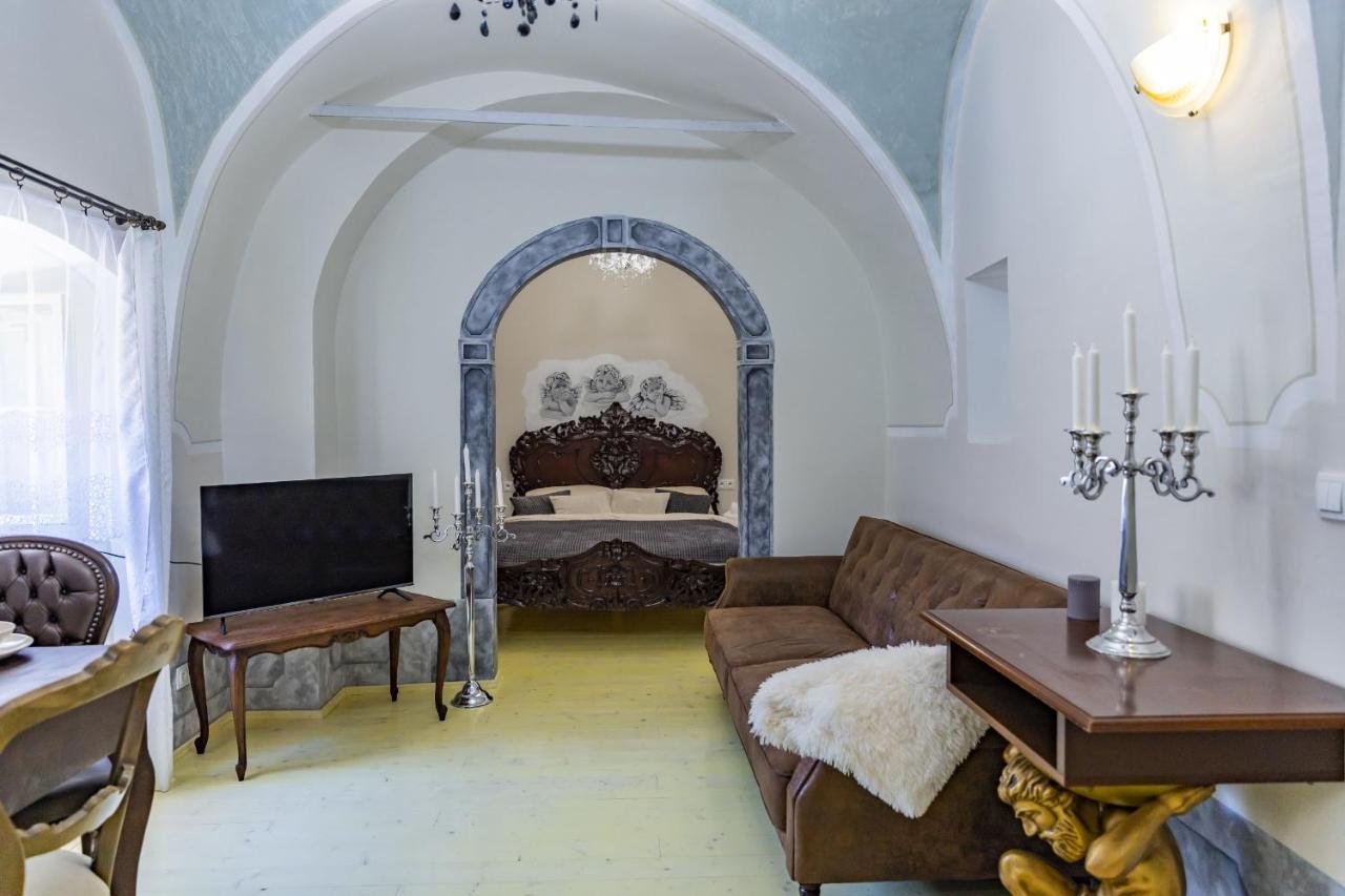 Apartman Charlotte V Dome So Studnou Na Streche Banská Štiavnica Eksteriør billede