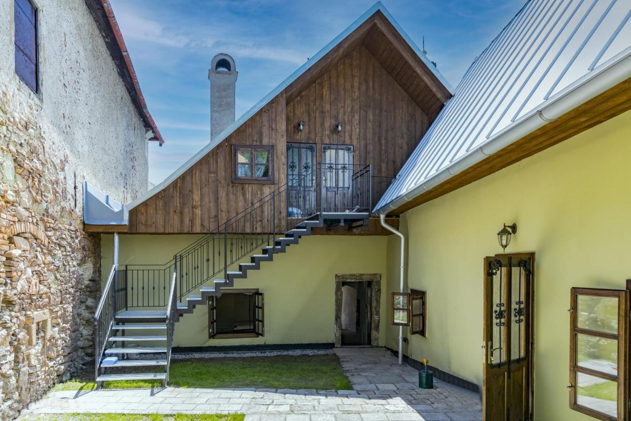 Apartman Charlotte V Dome So Studnou Na Streche Banská Štiavnica Eksteriør billede